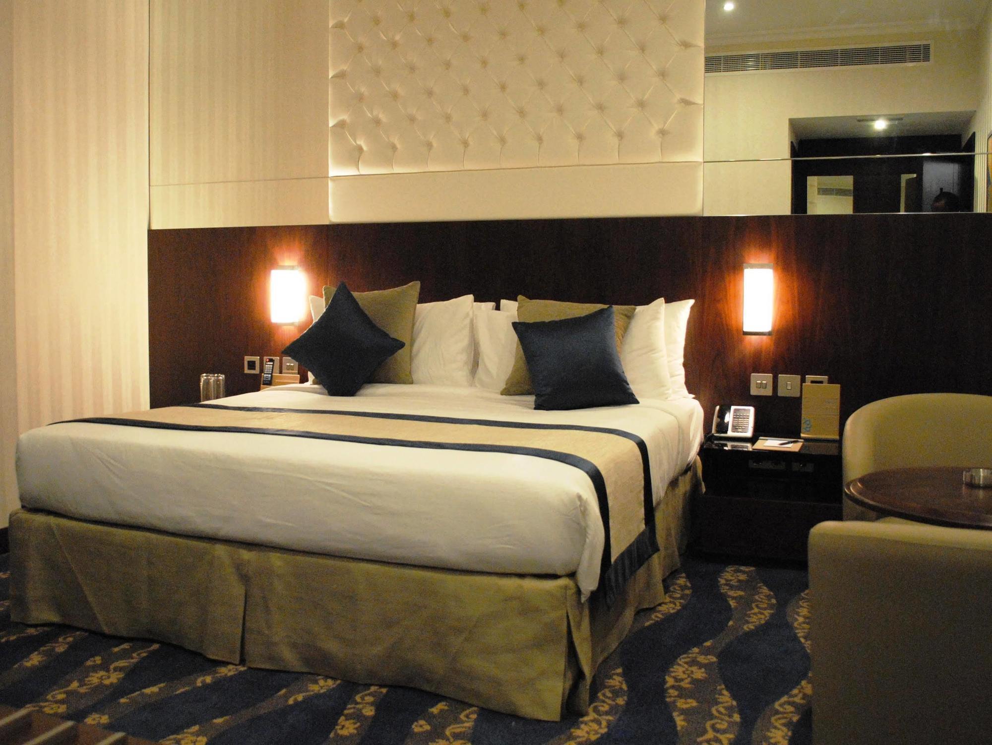Raviz Center Point Hotel Dubai Exterior foto